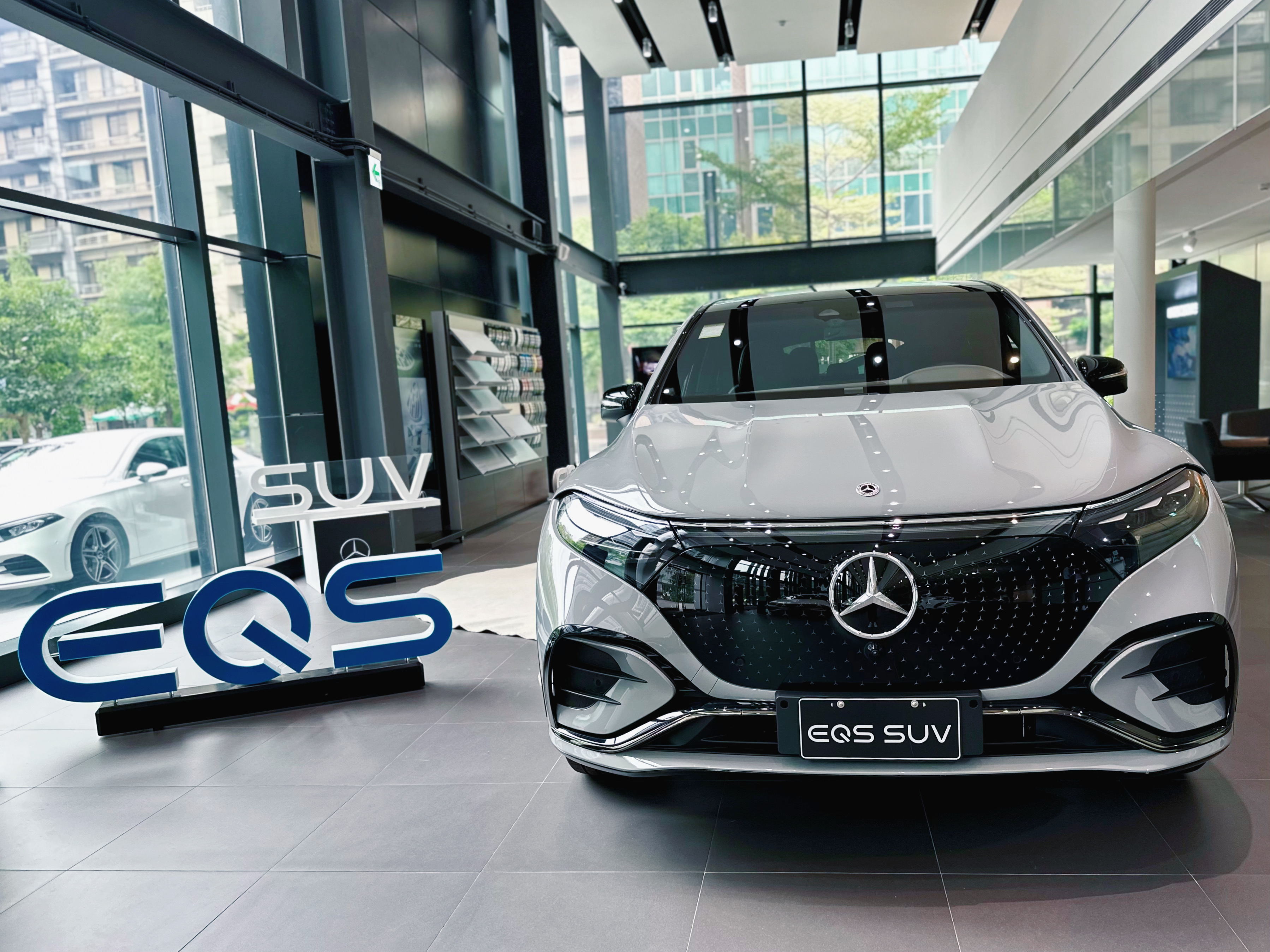 EQE SUV 及 EQS SUV 豪華純電勁旅 展間賞車活動