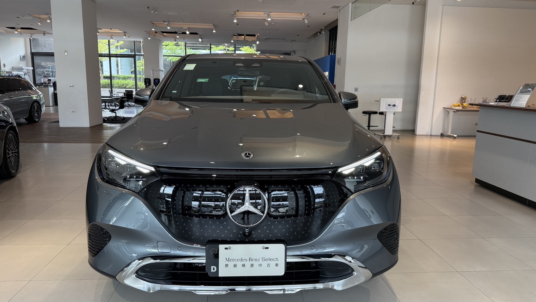 EQE300 SUV