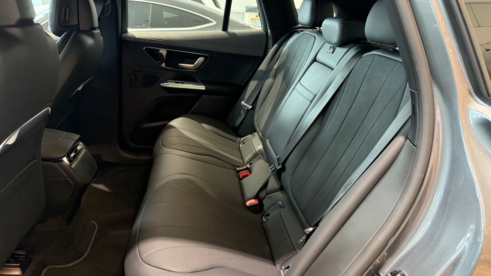 EQE300 SUV